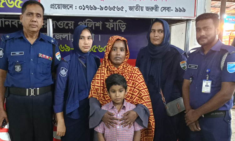 আড়াই বছর পর হারানো ছেলেকে ফিরে পেলেন মা