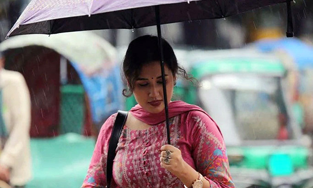 তীব্র গরমের মধ্যে বৃষ্টি নিয়ে সুখবর