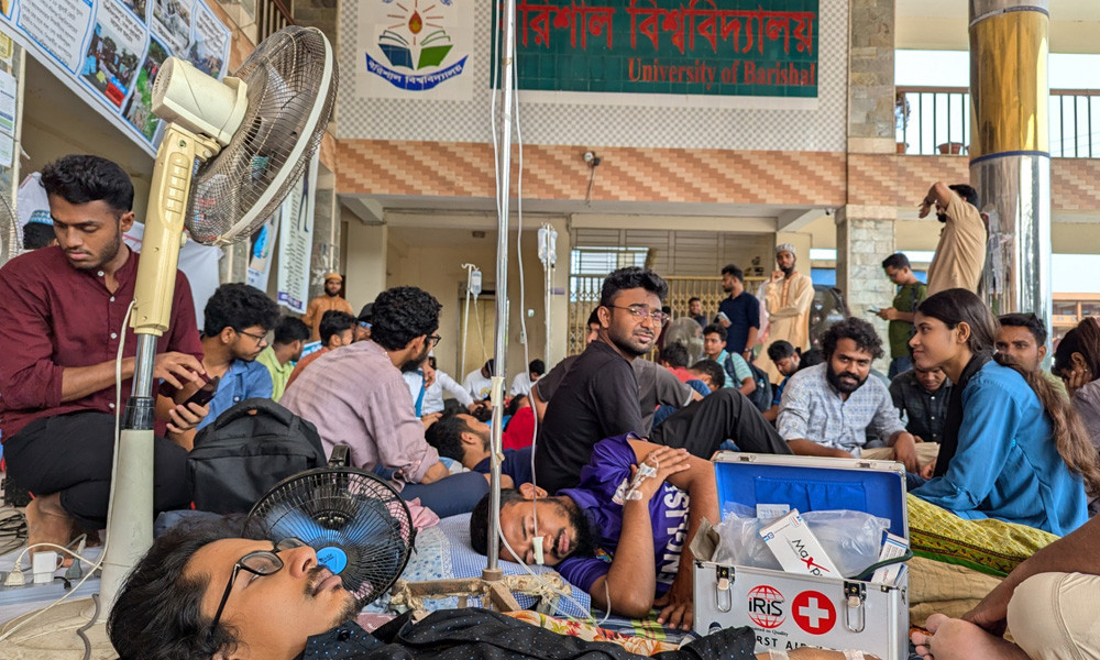 অনশনে অসুস্থ ববির ৬ শিক্ষার্থী, সাড়া নেই প্রশাসনের