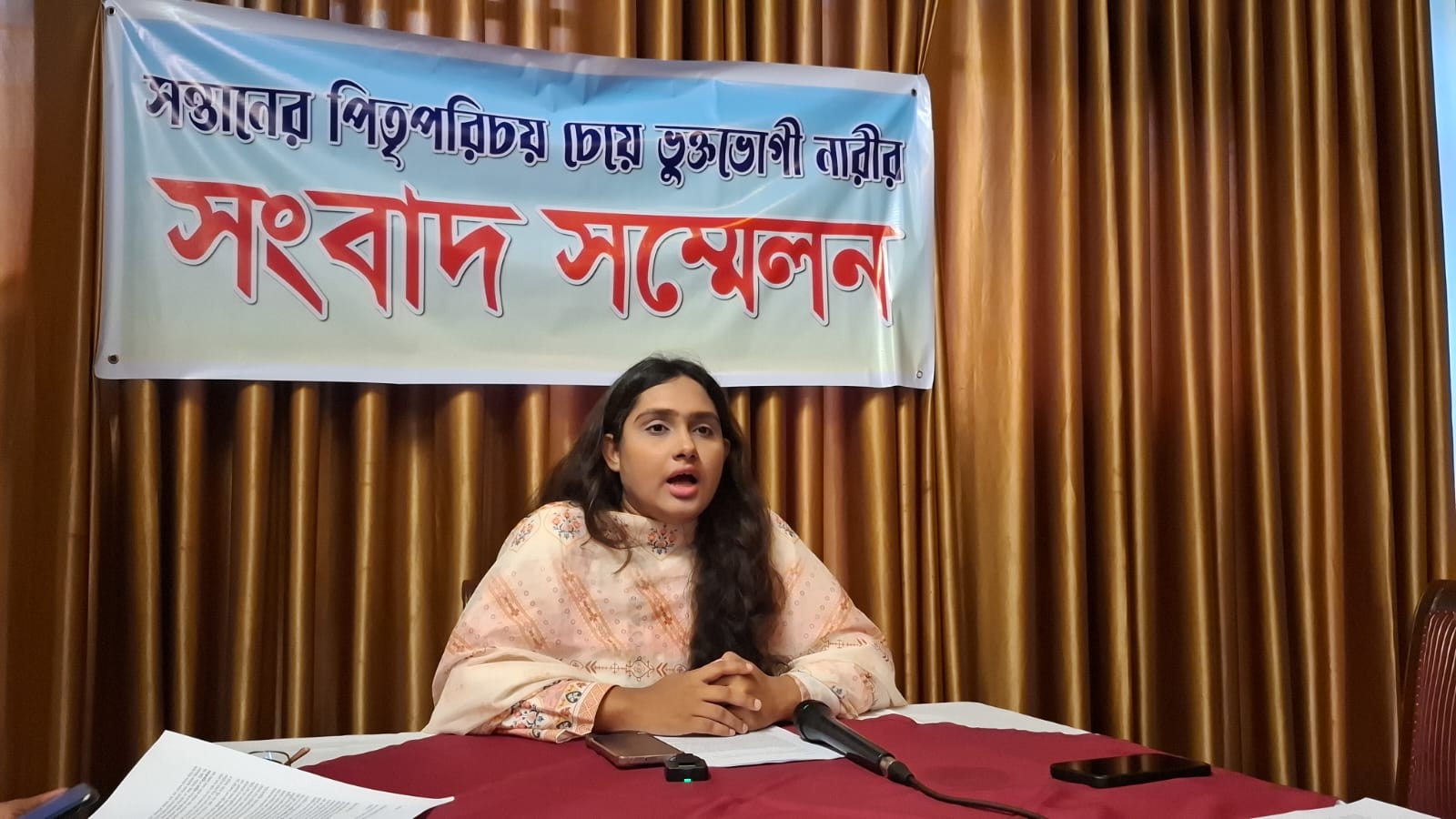 মোকাদ্দেস হানিফের বিরুদ্ধে ধর্ষণ ও পিতৃত্ব অস্বীকারের অভিযোগ মবিনার