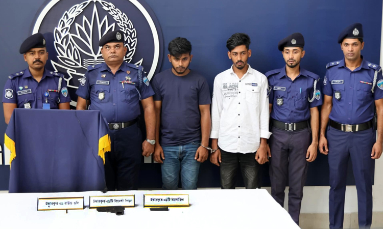 রাউজানে বিদেশি পিস্তল ও গুলিসহ দুই মাদক কারবারি গ্রেফতার
