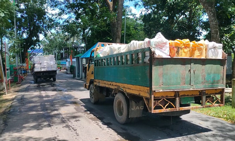 কমপ্লিট শাটডাউনেও আখাউড়া স্থলবন্দর দিয়ে ভারতে মাছ রপ্তানি