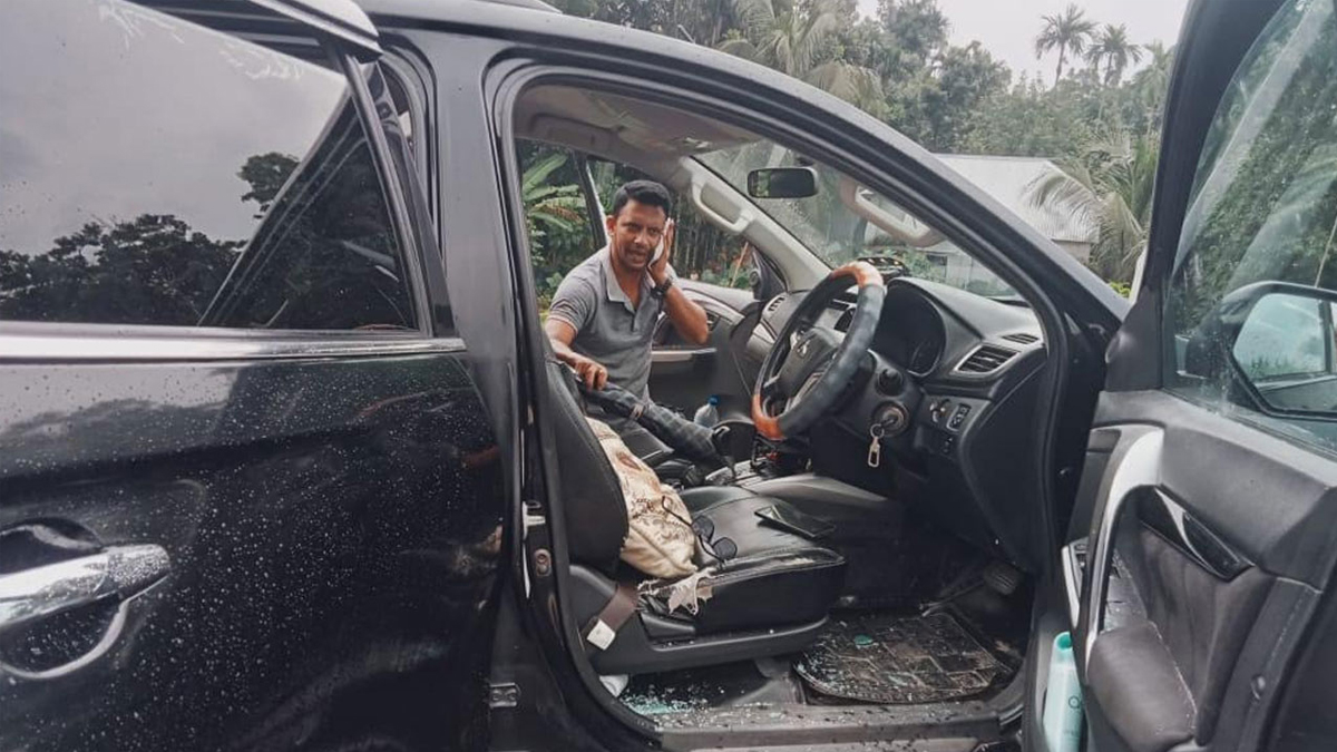 গোপালগঞ্জে এবার ইউএনওর গাড়িবহরে হামলা