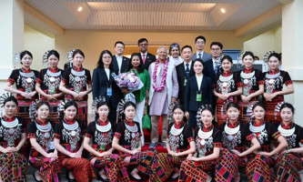 চীনে পৌঁছেছেন প্রধান উপদেষ্টা