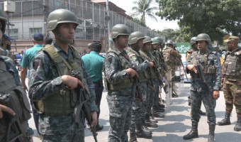 মার্কিন দূতাবাসের সামনে বিক্ষোভ, কঠোর নিরাপত্তায় আইনশৃঙ্খলা বাহিনী