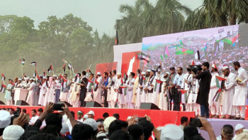 মোনাজাতে মুসলমানদের রক্ষা ও ফিলিস্তিনের স্বাধীনতা চেয়ে কাঁদলেন মানুষ