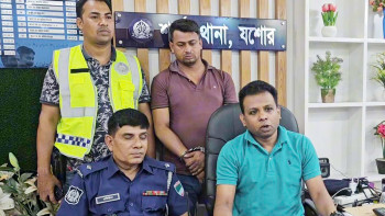 যশোরের শার্শায় ১০টি স্বর্ণের বারসহ এক পাচারকারী আটক