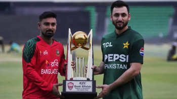 টস হেরে ফিল্ডিংয়ে বাংলাদেশ