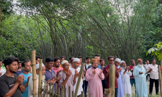 শহীদ বিএনপি কর্মী মকবুলের করব জিয়ারত করলেন আব্দুস সাত্তার