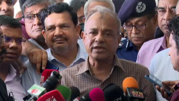 ঈদ যাত্রায় বাস মালিকরা সরকার নির্ধারিত ভাড়ার বাইরে নেবে না: স্বরাষ্ট্র উপদেষ্টা