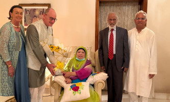 বেগম খালেদা জিয়ার সঙ্গে সৌজন্য সাক্ষাৎ সস্ত্রী জার্মানির বিদায়ী রাষ্ট্রদূত