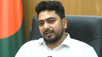 ব্লকেড সরিয়ে সড়কের একপাশে অবস্থানের আহ্বান নাহিদ ইসলামের